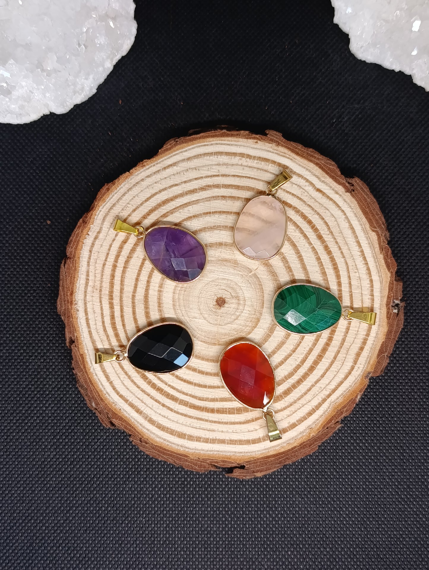 Pendentif serti pierre naturelle