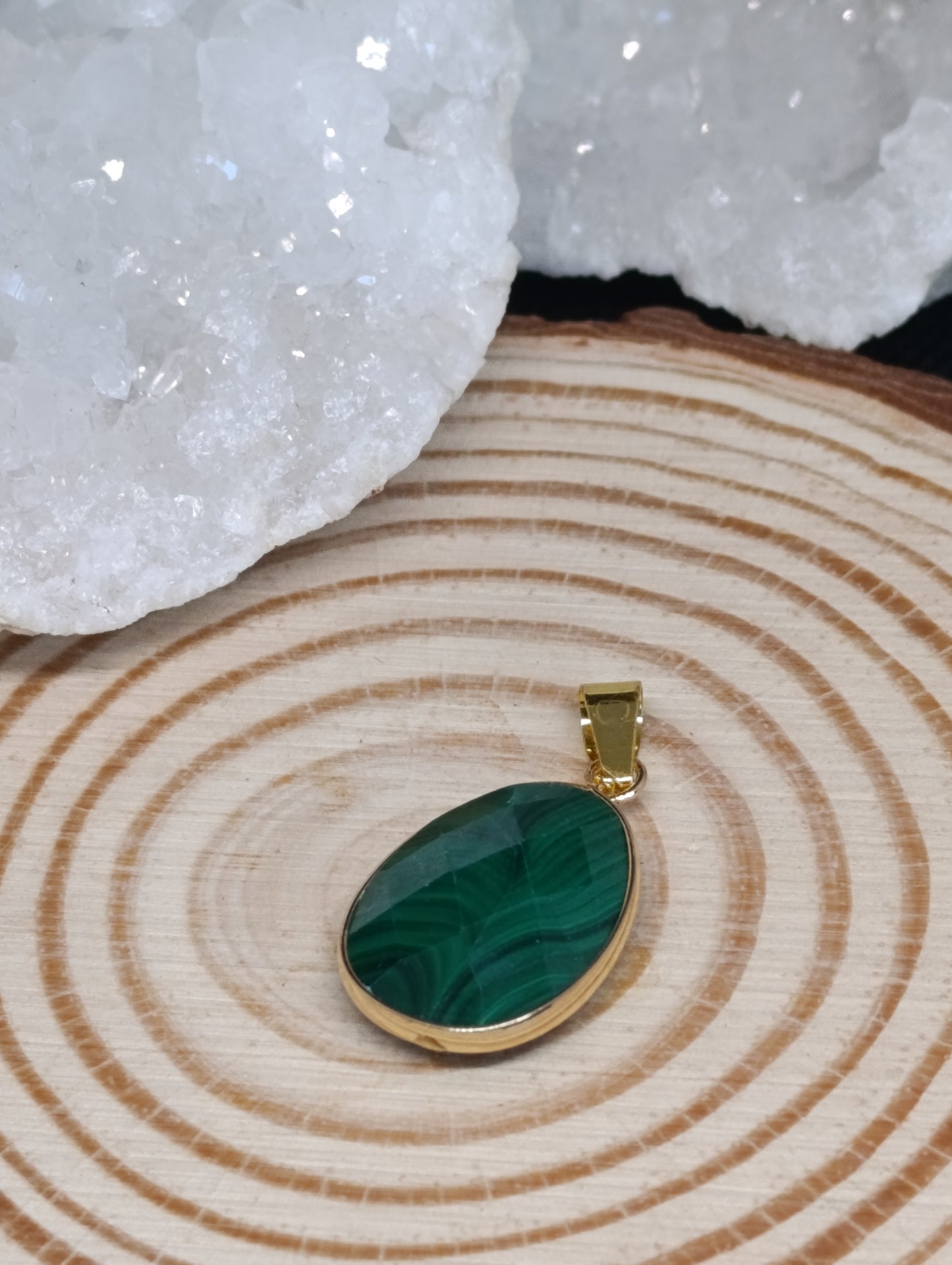 Pendentif serti pierre naturelle