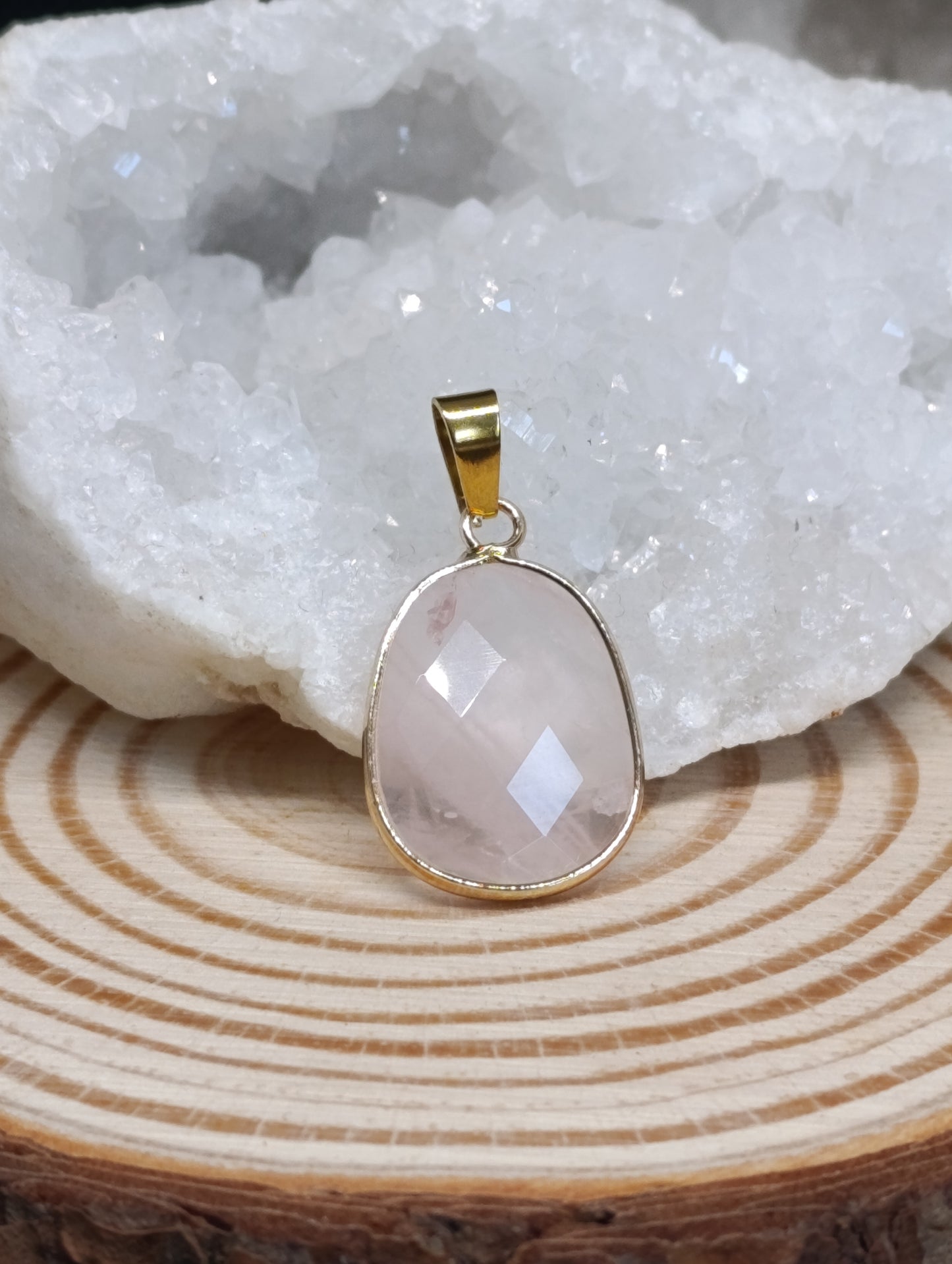 Pendentif serti pierre naturelle