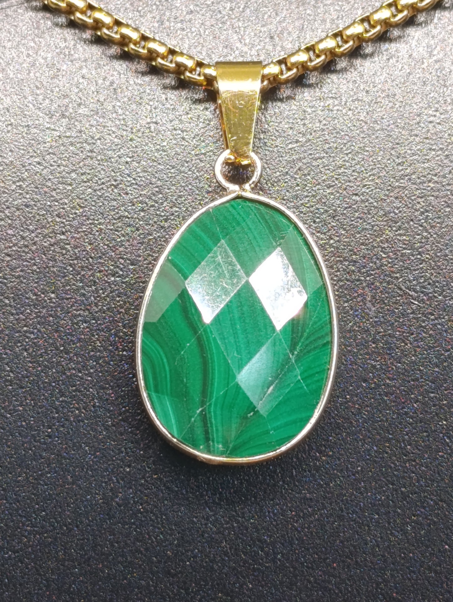 Pendentif serti pierre naturelle