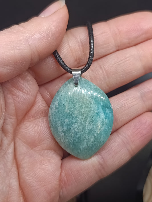 Pendentif ovale galbé Amazonite