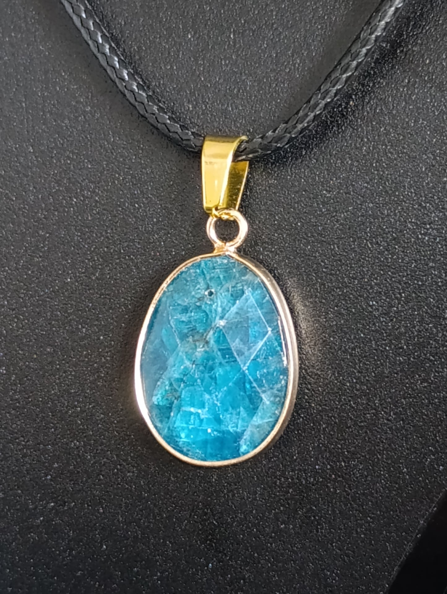 Pendentif serti pierre naturelle