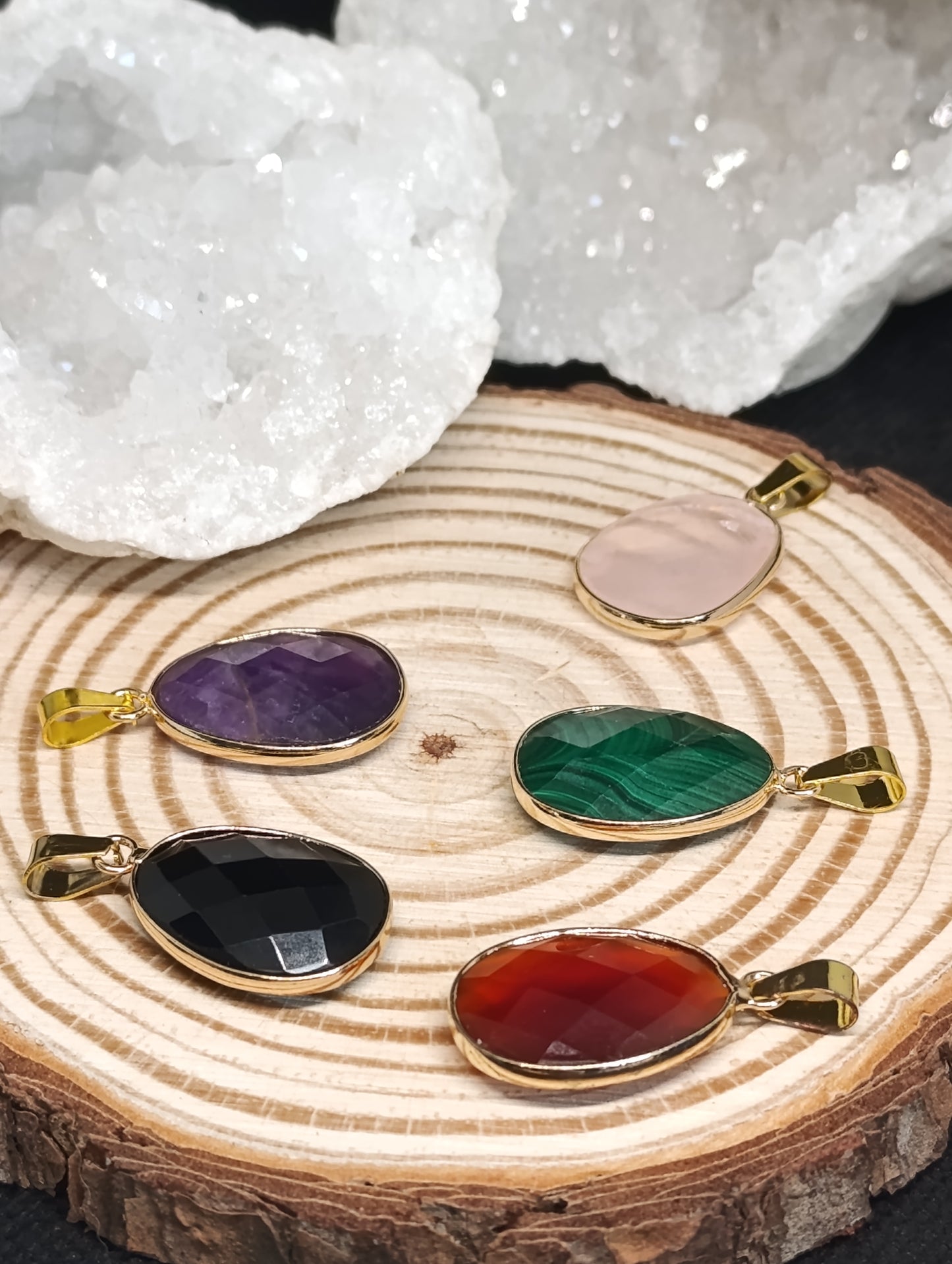 Pendentif serti pierre naturelle