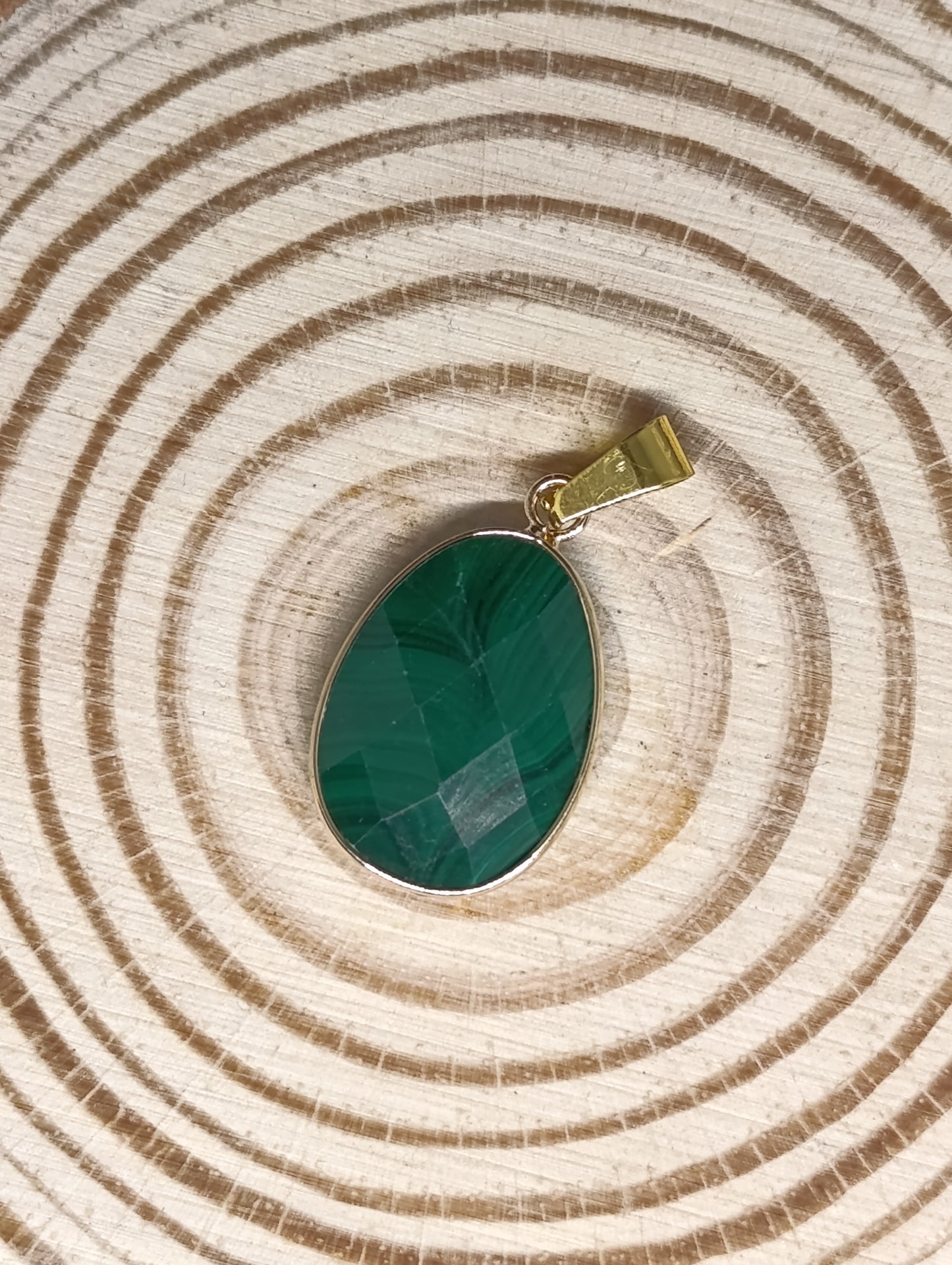 Pendentif serti pierre naturelle