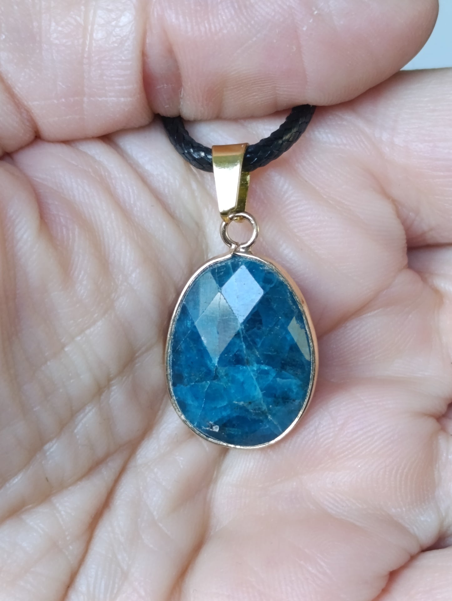 Pendentif serti pierre naturelle